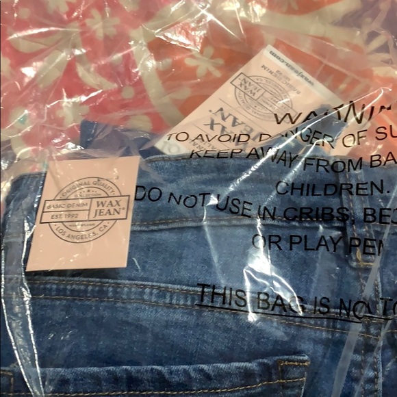 selling this new fashion nova jean - Picture 2 of 2